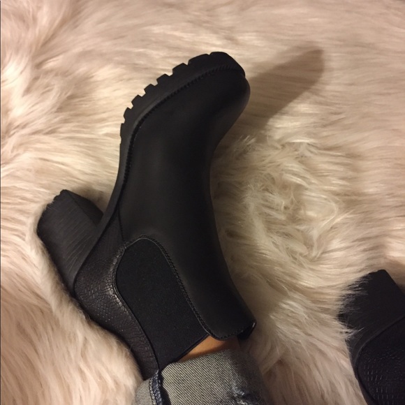 FAUX LEATHER ANKLE BOOTS - Picture 8 of 8